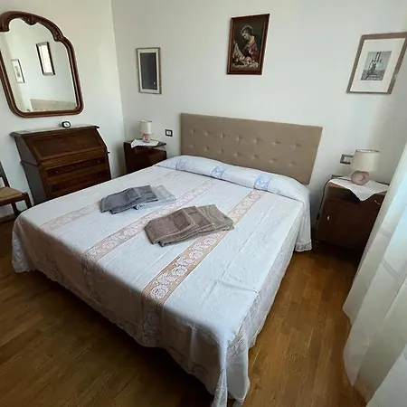 Casa Gianfranco بيت للعطل غوبيو